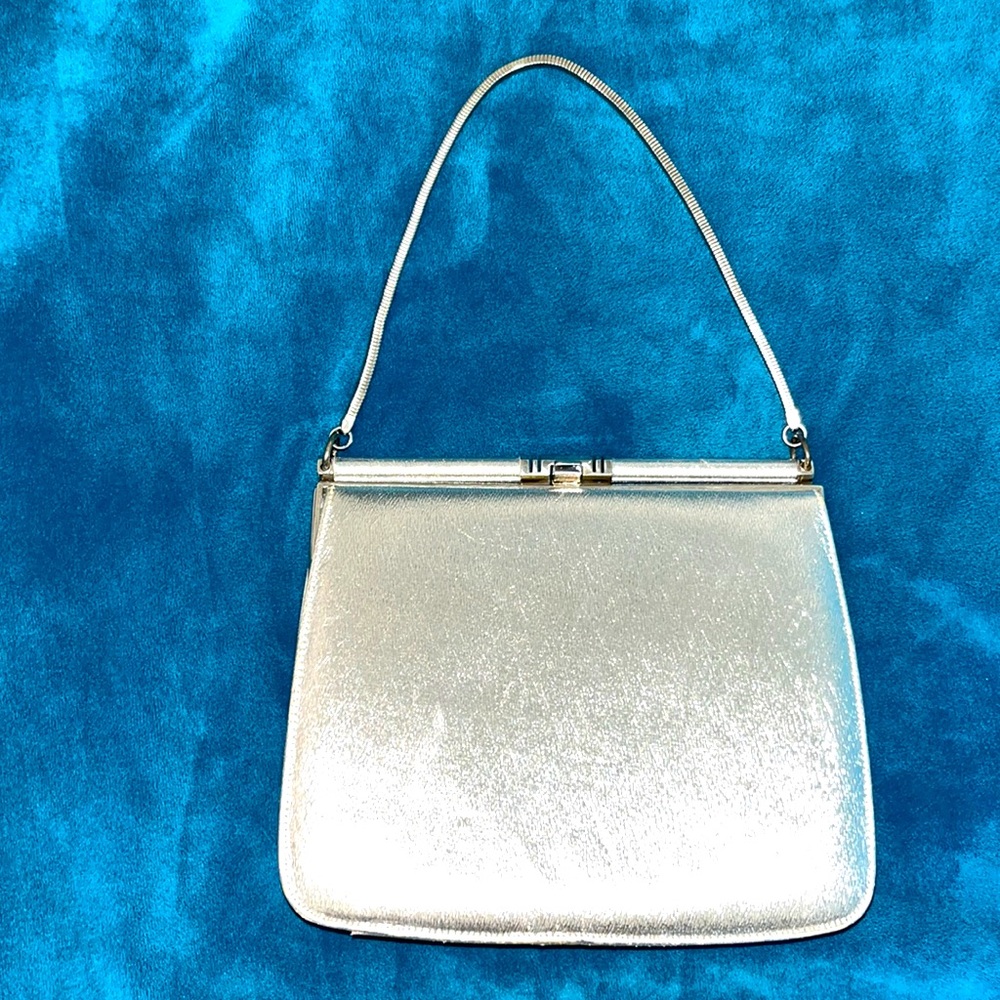 VINTAGE BONWIT TELLER SILVER CLUTCH BAG HARD FRAME & SILVER CHAIN INSIDE POCKET